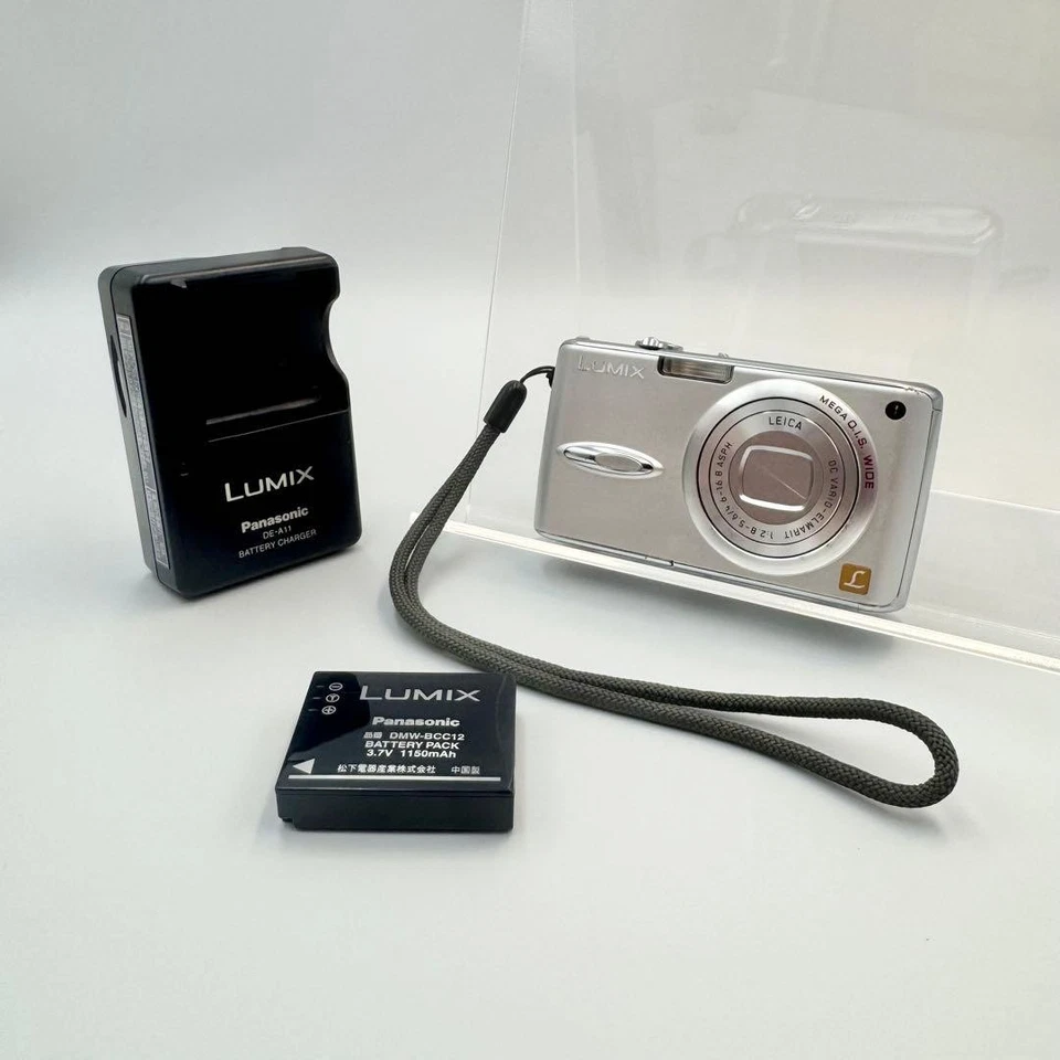 Panasonic LUMIX DMC-FX01 Compact Digital Camera Silver Leica Lens 6MP - Image 2 of 4