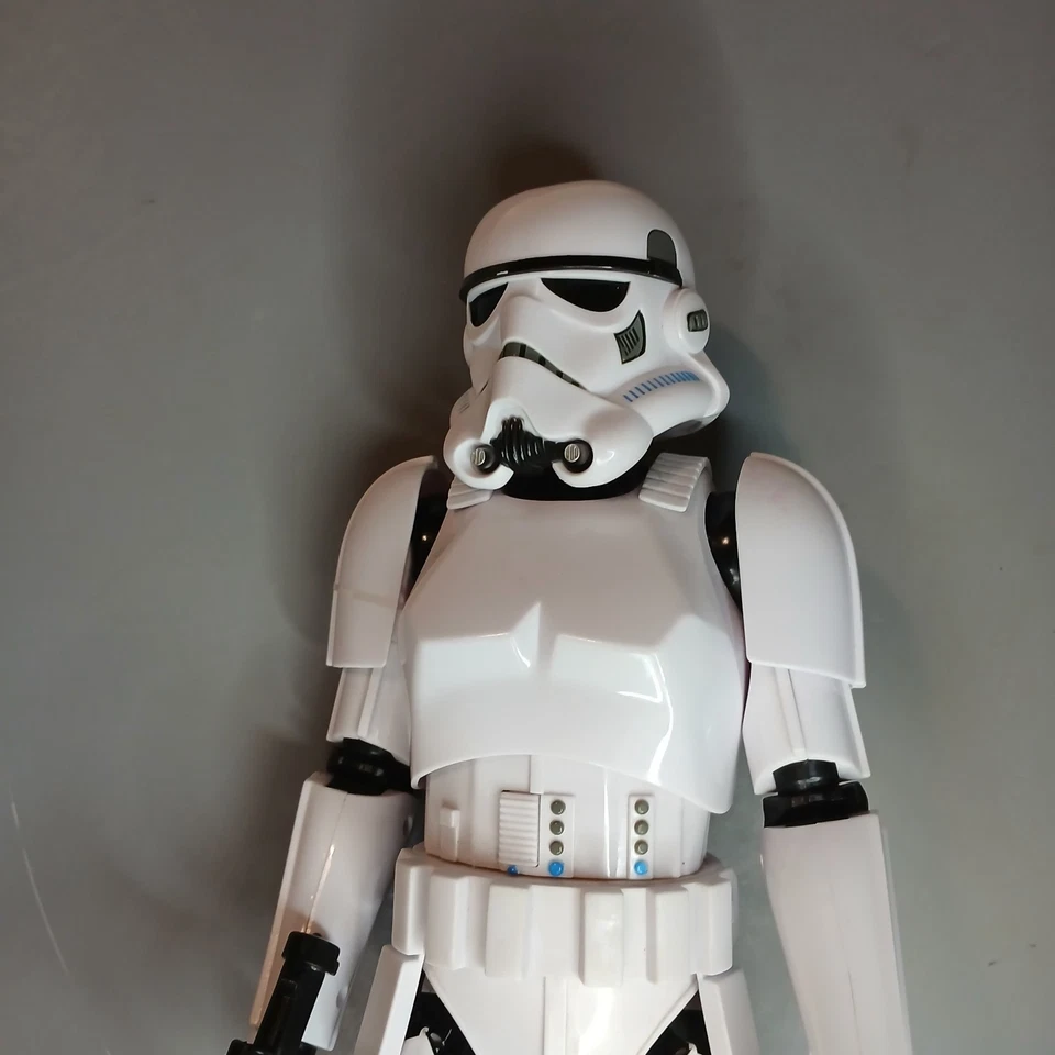 Boneco de ação interativo Thinkway Star Wars Stormtrooper 16" não funciona - Imagem 2 de 4