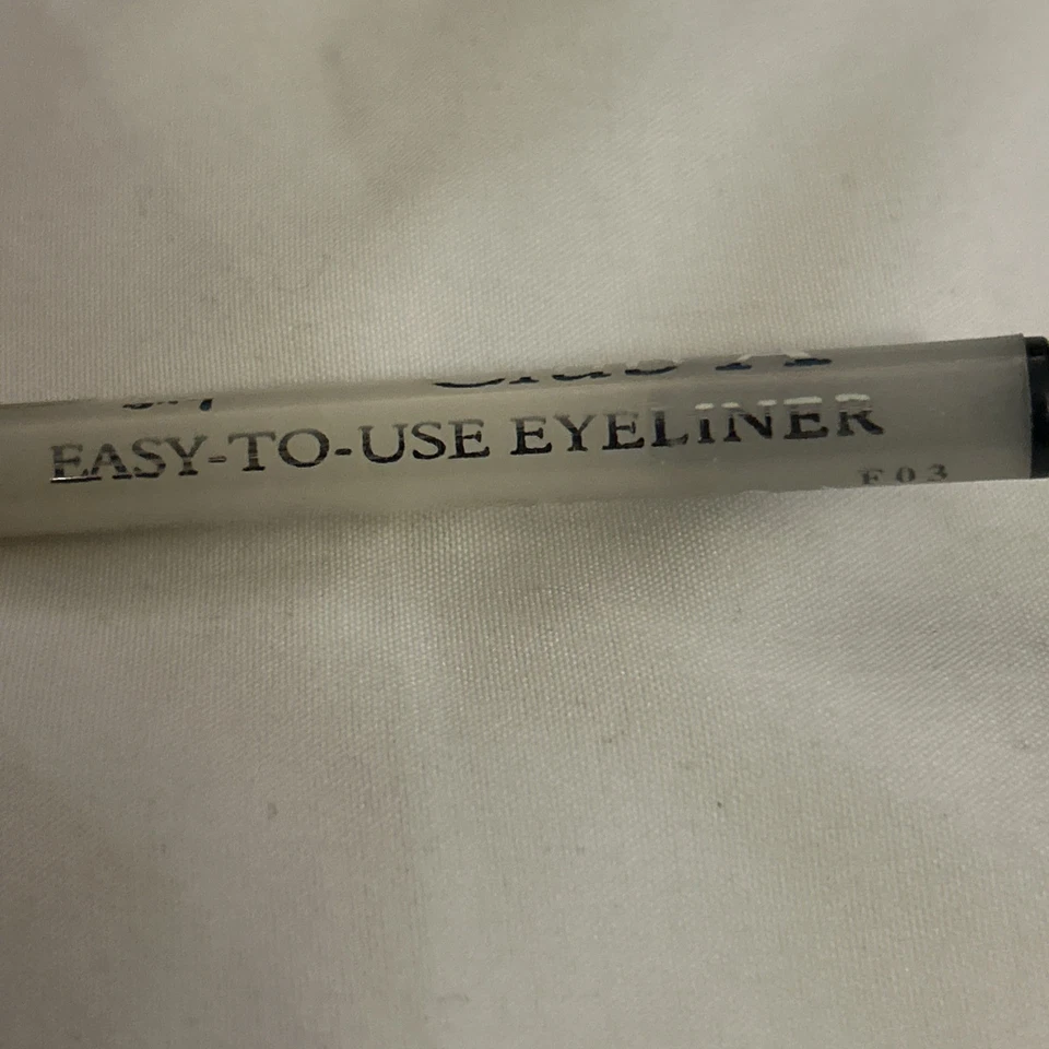 SIGNATURE CLUB A EASY TO USE EYELINER PENCIL New Take A Look Black - Image 3 of 4