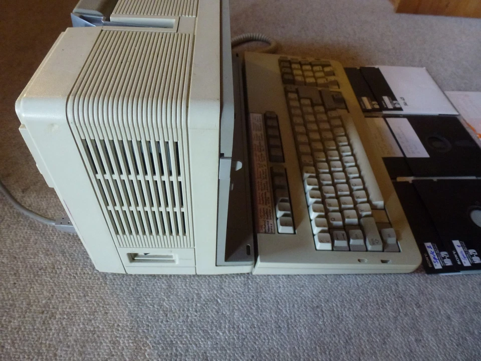 Retro IBM PC Laptop Sharp PC 7000 8086 2x5,25" Floppy 7MHz 320kByte RAM - Bild 4 von 4