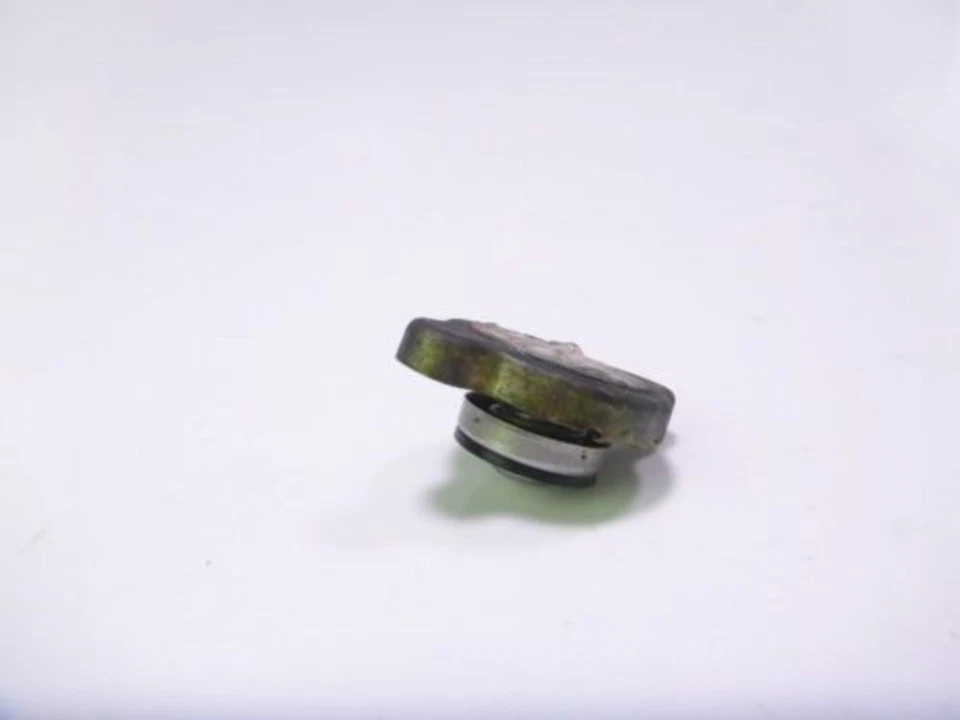 00 01 Honda RVT 1000 R RC51 Radiator Fill Cap Lid - Image 2 of 4