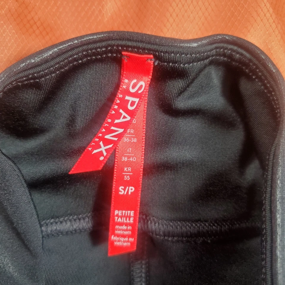 Leggings SPANX Negros Imitación Cuero 2437 Pequeños Usados en Excelente Condición Foto 4 de 4