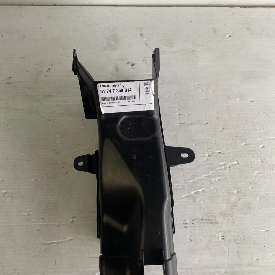 Правый воздуховод воздухоочистителя 2021 BMW M850i Coupe G15 51747359814 - Изображение 2 из 4