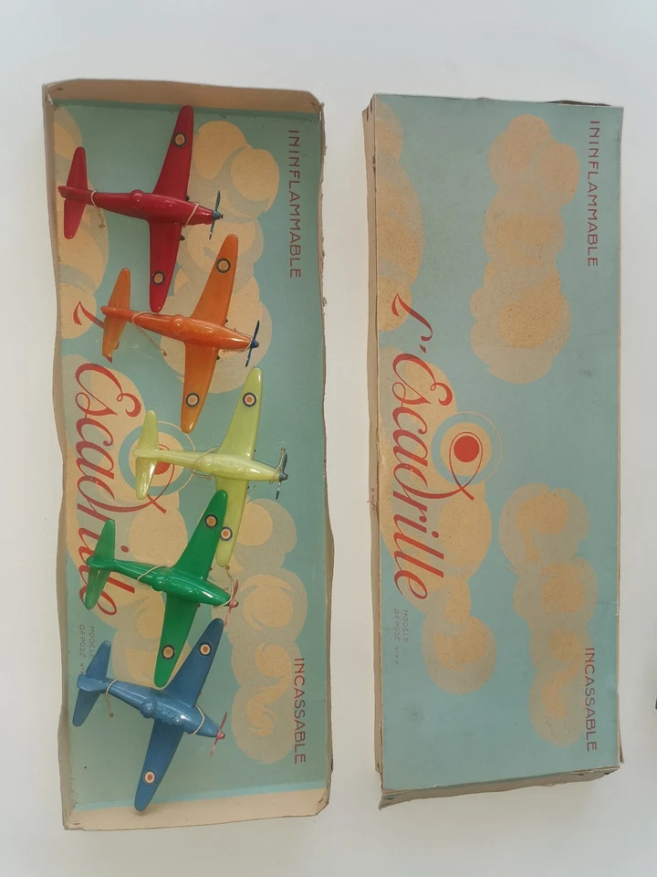 Jouets de bazar en plastique escadrille de 5 avions avec boîte d'origine - Photo 4/4