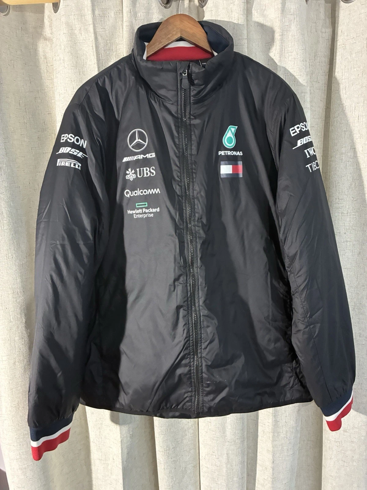 Mercedes-AMG Motorsport Petronas Full Zip F1 Team Softshell Puffer Jacket XXL image 1