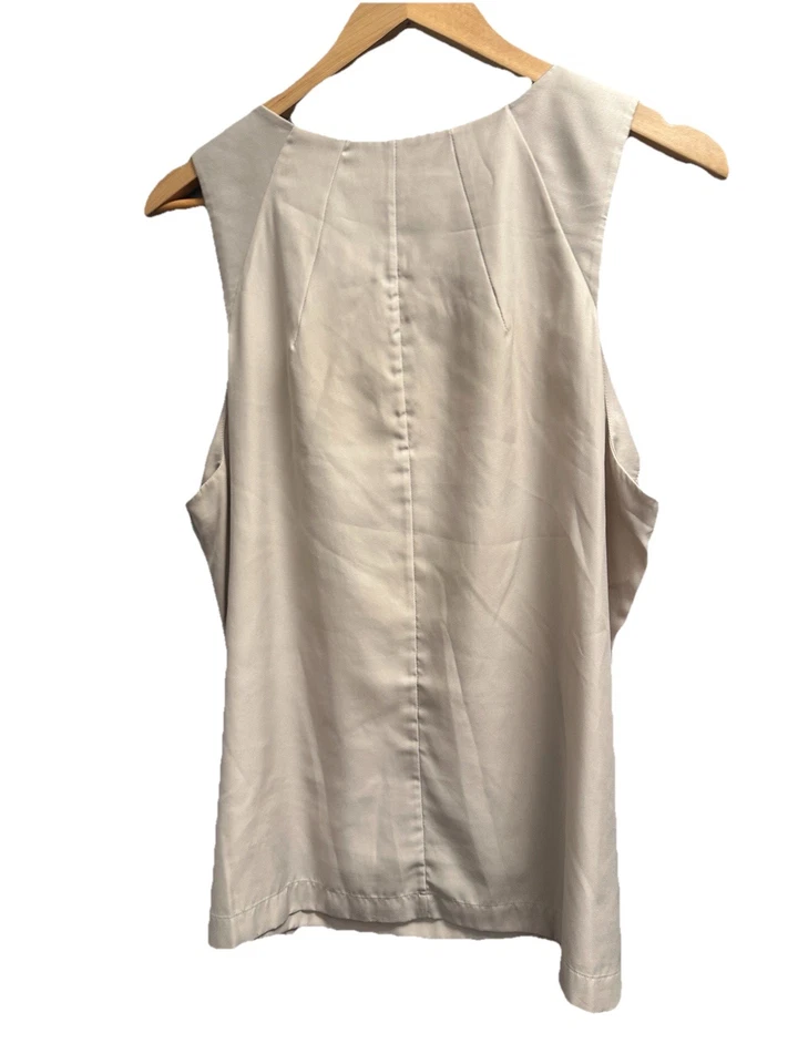 Women’s Banana Republic, Ruffle Front Blouse Size XL, Ivory Sleeveless - Image 4 of 4