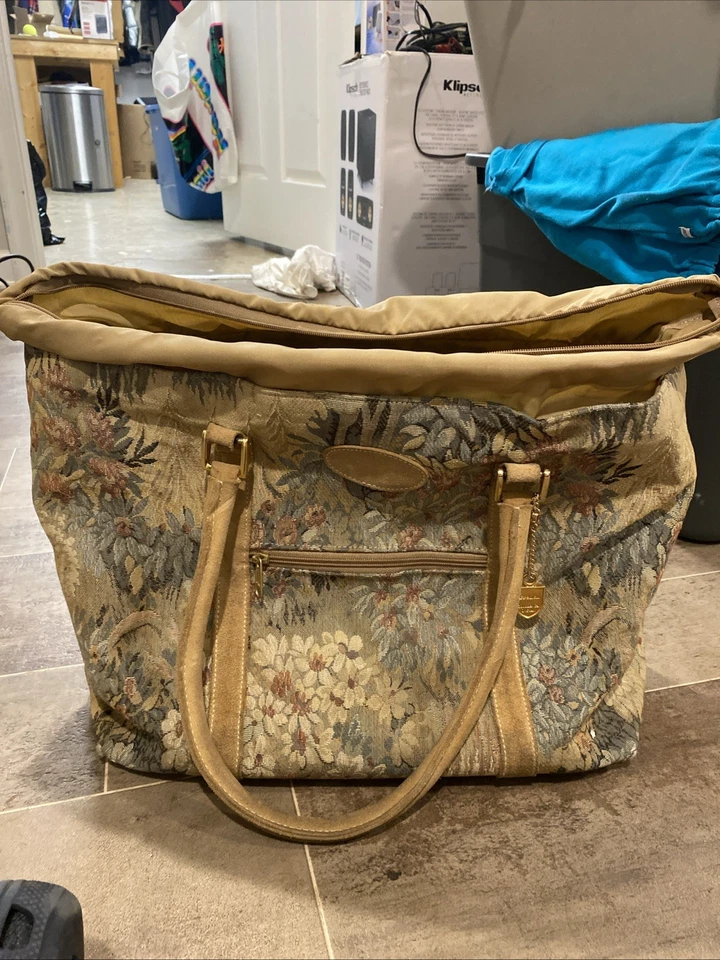 VINTAGE FRENCH LUGGAGE CO Floral Paradise SUEDE TAPESTRY 22” Doctor Style Tote - Image 4 of 4