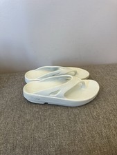 OOFOS Women s White Thong Recovery Sandals Size 7