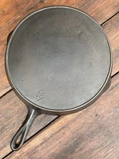 Chicago Hardware Foundry #12 Diamond Logo Cast Iron Skillet