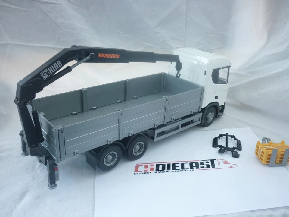 EMEK 1:25th Scania P Crane Truck with Hi-ab White EM50602 - Image 4 of 4