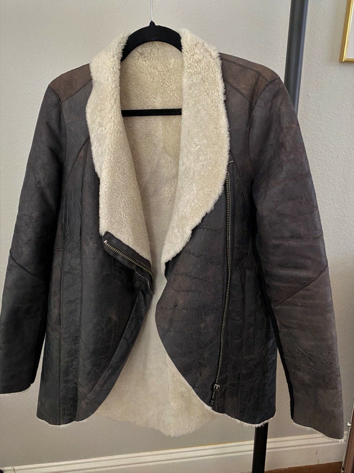 HELMUT LANG $2,195  WEATHERED LEATHER SHEARLING JACKET COAT SIZE S  M image 2