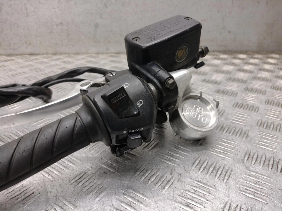 Honda CBR 1100 XX CBR 1100 XX 2001 Blackbird clip para mano izquierda Foto 2 de 4