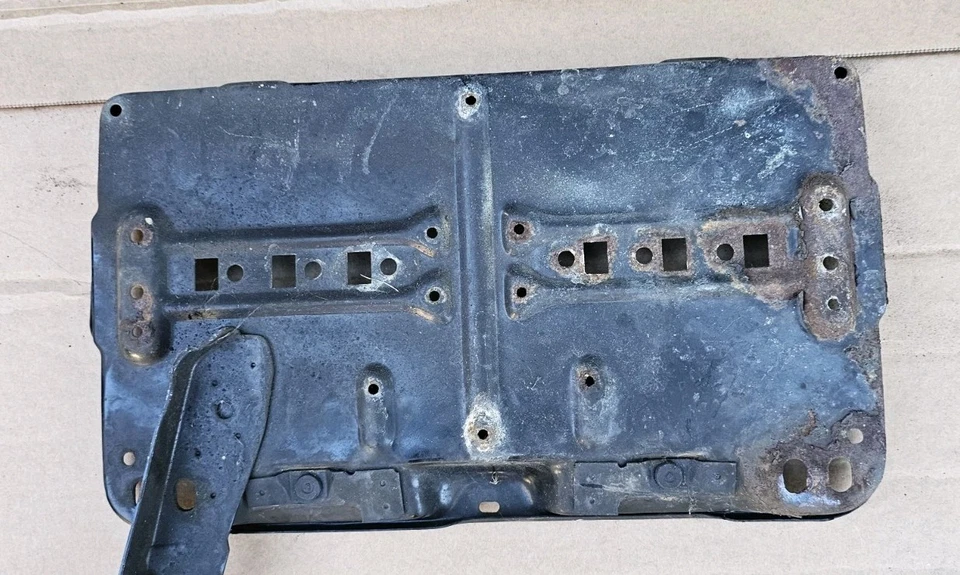 Bandeja de batería Mercedes Benz W123 1977 1985/240D 300D 300CD 300TD   Foto 4 de 4