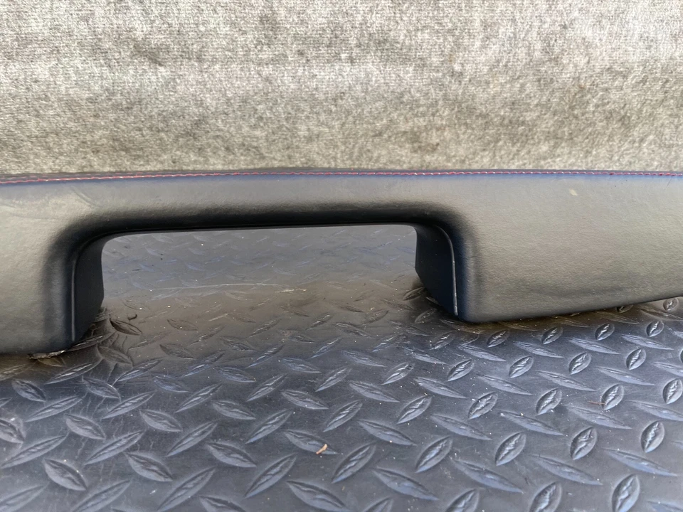 Panel de puerta de cuero reposabrazos lado izquierdo Mercedes C190 Amg GT/GTS 2016-2018 OEM Foto 3 de 4