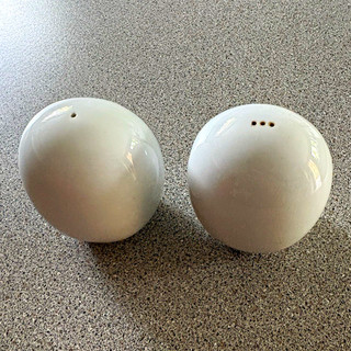 Denby ‘White’ Ceramic Round Refillable Salt & Pepper Shakers Set (2) 1 & 3 Hole