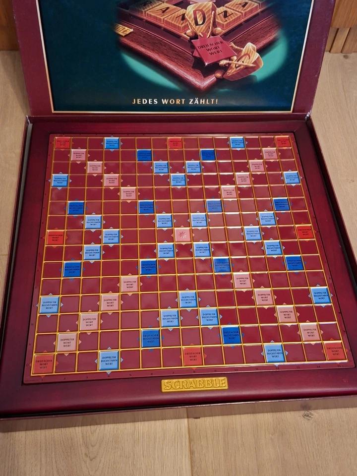 Mattel SCRABBLE Deluxe Vollständig (alte Version 2008) drehbarer Teller Echtholz - Bild 2 von 4