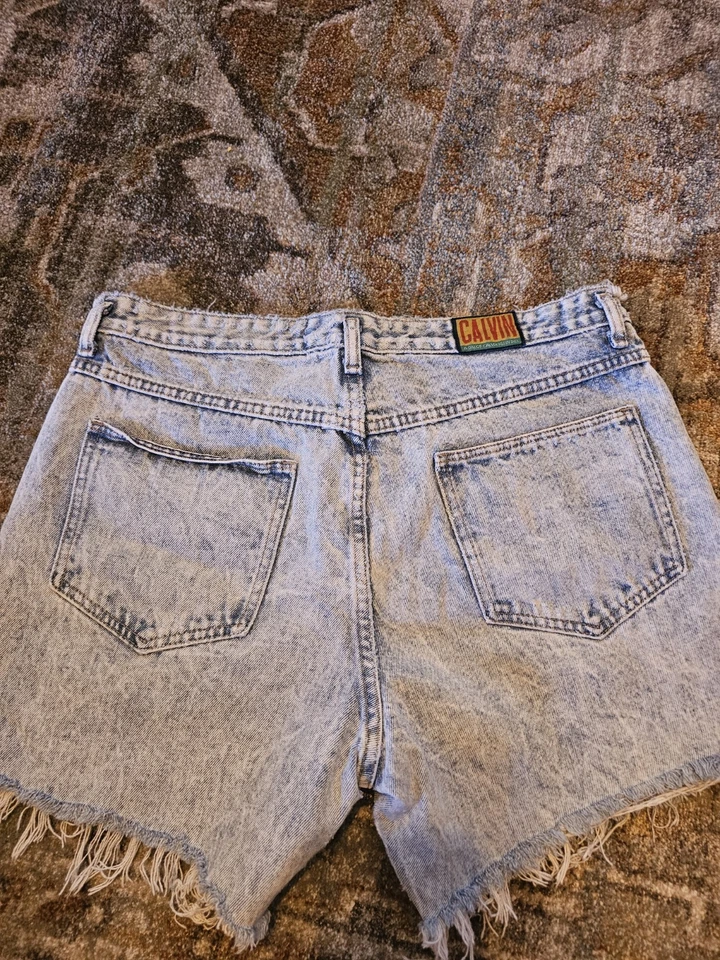 Pantalones cortos vaqueros vintage... Calvin Klein Wash Out. Talla 12/14 HALLAZGO RARO Foto 2 de 4