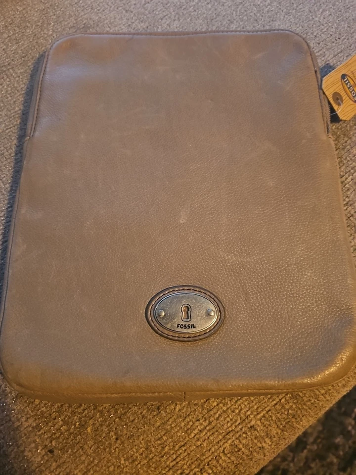 NUEVO CON ETIQUETAS Fossil Cuero Marrón Taupe Con Rayas Ipad, Funda Tablet, Funda Foto 3 de 4