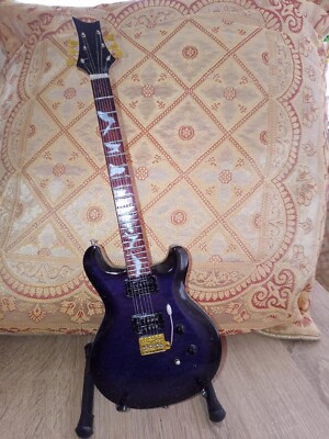 Paul Reed Smith PRS model 25cm Mini Gitarre mit Stand. Schöne Farbe (3-36)