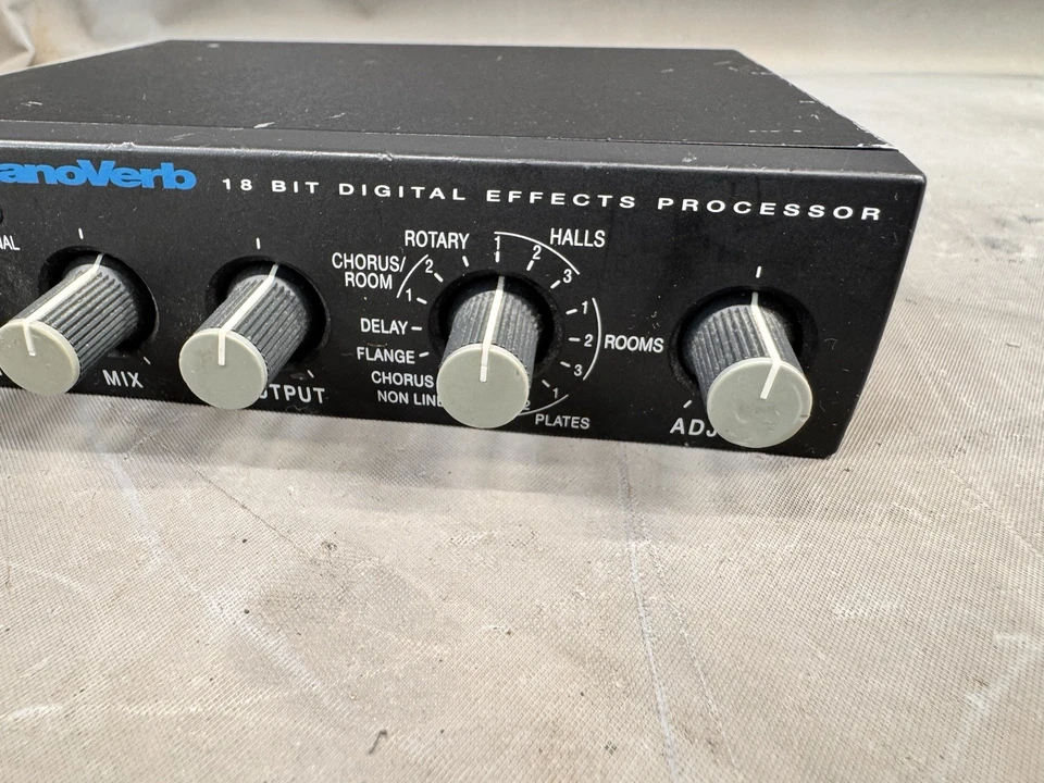 Alesis NanoVerb 18-Bit Digital Effects Processor Chorus Delay Flange Hall Rotary - Image 3 of 4