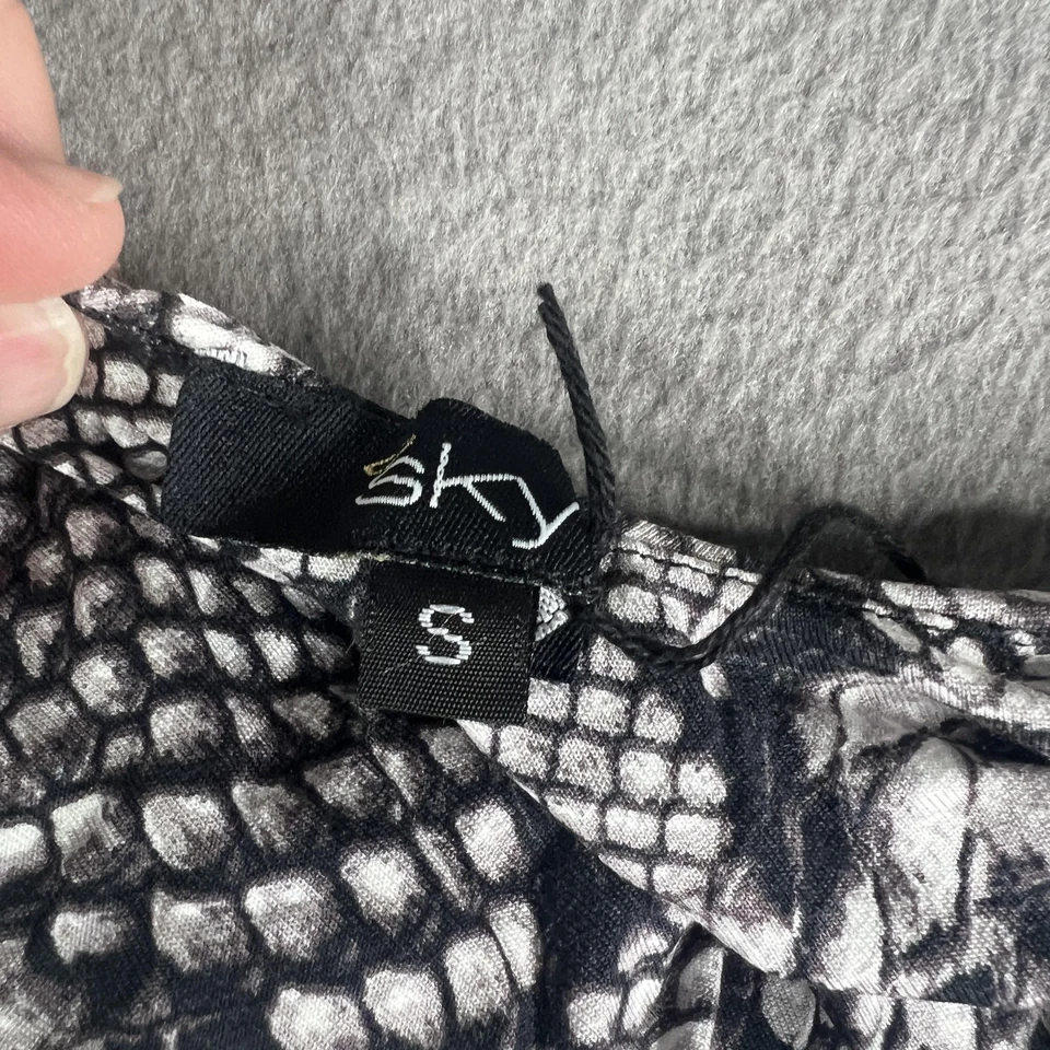 Camiseta sin mangas Sky para mujer pequeña negra blanca piel de serpiente espalda deportiva detalle de cuentas EE. UU. Foto 3 de 4