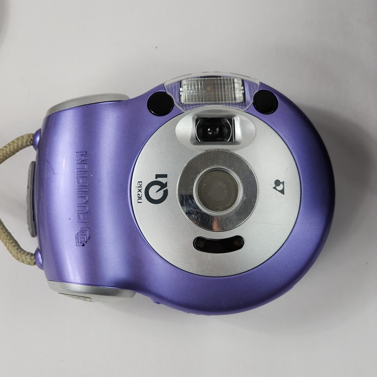 FUJIFILM　nexia Q1 APSフィルムカメラ フィルム付き Vtg Fujifilm Nexia Q1 APS Film Camera Purple W Lowepro Case Tested
