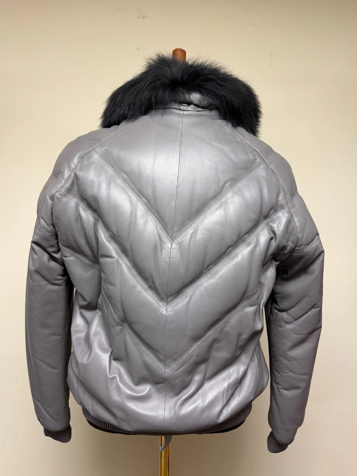 Brand New Men's V-Vomber Lamskin Leather & Goose Down Jacket With Real Fox Fur - product detail image 5