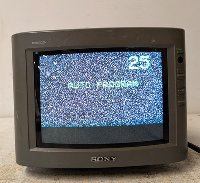 Vintage Sony Trinitron KV-8AD11 ~ 8” Portable Color TV w/ Remote