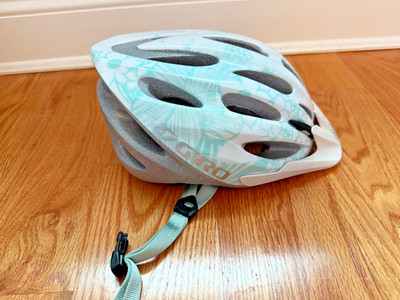 Giro Skyla Women s Cycling Helmet   White & Teal   Adjustable   50 57 cm   284g