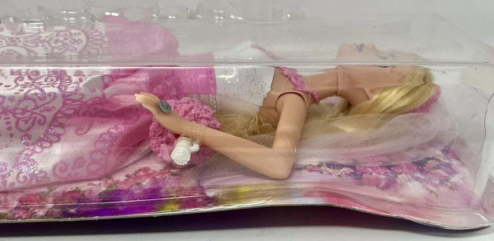 Barbie Fantasía Muñeca Novia En Rosa y Blanco con Ramo de Velo - CFF37 NUEVO Dañado Foto 4 de 4