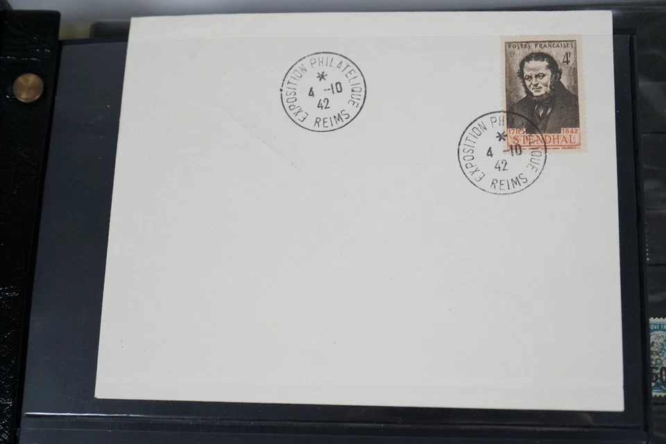 COLECCIÓN FRANCIA DE 925+ SELLOS Y 40 PORTADAS ALMACENADAS EN TIMBRES ROJOS ÁLBUM Foto 2 de 4