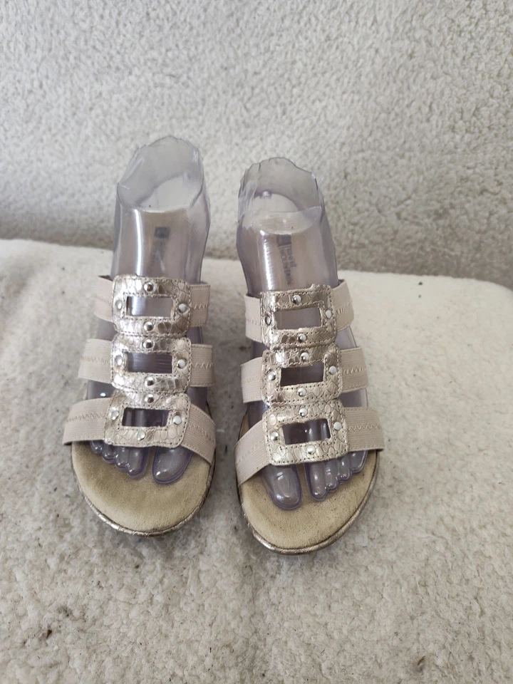 Sandálias femininas White Mountain 8,5M bege malha cunha chinelo conforto sapatos de verão - Imagem 2 de 4