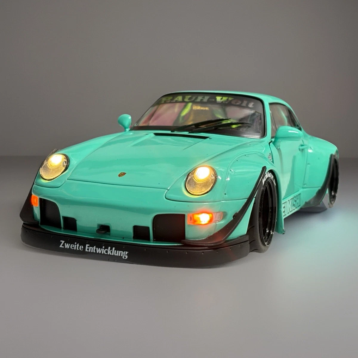 Miniature UT Models 1/18 - Porsche 911 Carrera Vert Clair - Diecast