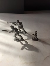 Vintage Three Lead Soldiers. Army Guns Clean Not Painted Milatary.