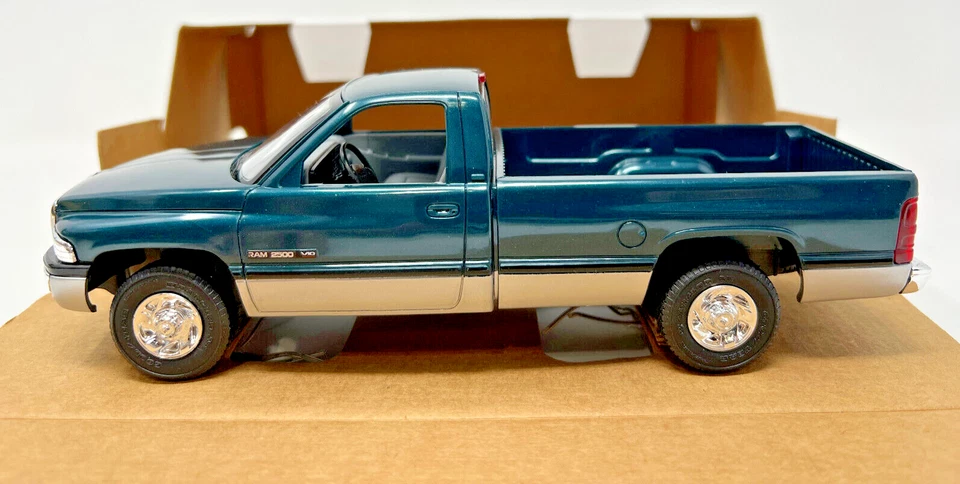 AMT ERTL 1995 - Camioneta pickup Dodge Ram 2500 #6195EO verde esmeralda + plata 1:25 Foto 2 de 4