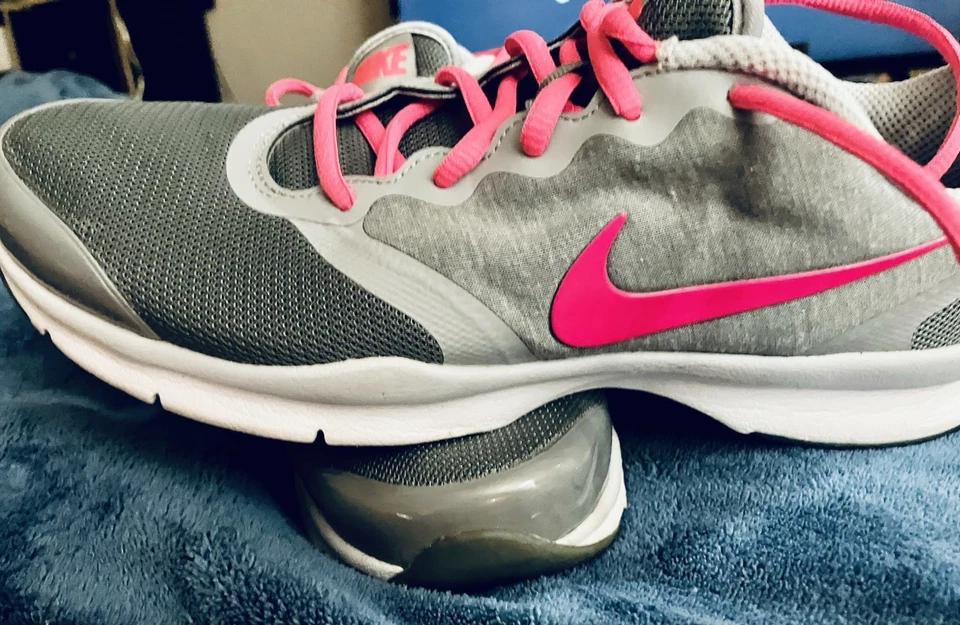 NEW Nike Womens Athletic Size 8- Nike Comfort Footbed Gray/Pink - Image 2 of 4