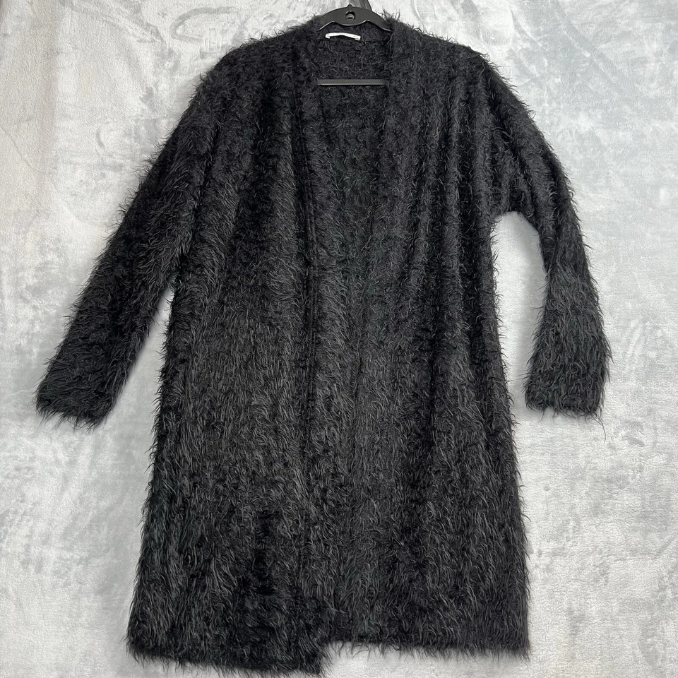 Cárdigan MNG Mango Mujer Pequeño Negro Imitación Piel Negro Largo Frente Abierto Minimalista Foto 3 de 4