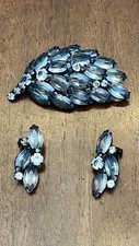 Vintage Juliana Clear Rhinestone Domed Leaf/Flower Brooch & Earrings Set Nice!