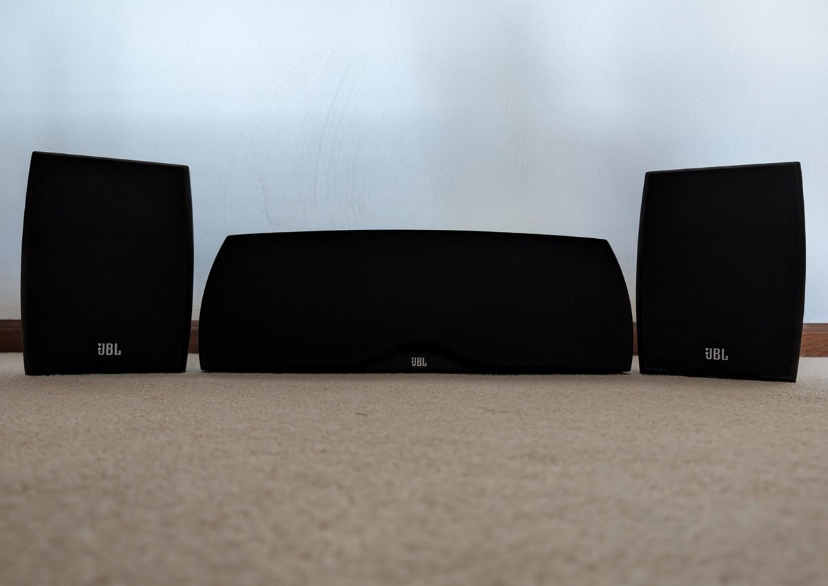 JBL スピーカー 4個セット 黒　NORTHRIDGE SERIES N24 JBL N24 Northridge Series speakers at Crutchfield