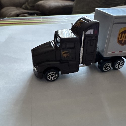 UPS 8" Tractor w Double Tandem Truck Trailer Realtoy Daron Toys Diecast A - Picture 6 of 7