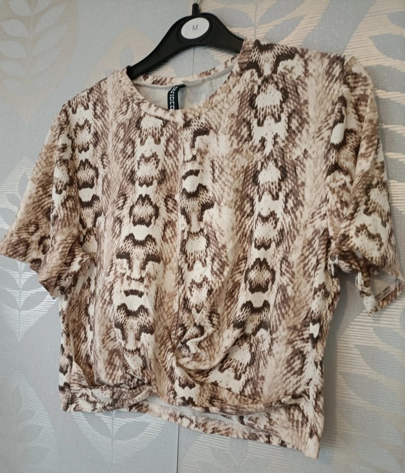 Divided H&M Animal Print Cropped Tshirt Size L / 1214 eBay