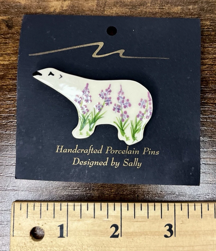 Porcelana Artesanal Northern Lights Venture Oso Polar Chaqueta Solapa Pin Foto 2 de 4