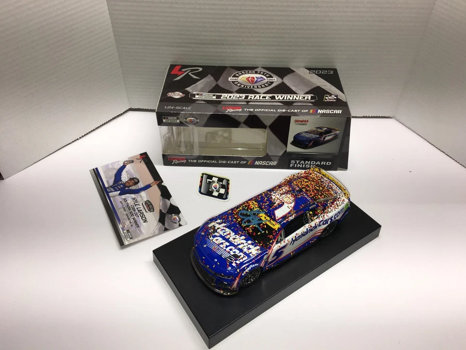 Chevy Camaro 1/24 autografiado por Kyle Larson #5 Hendrickcars Darlington Win 2023 Foto 3 de 4