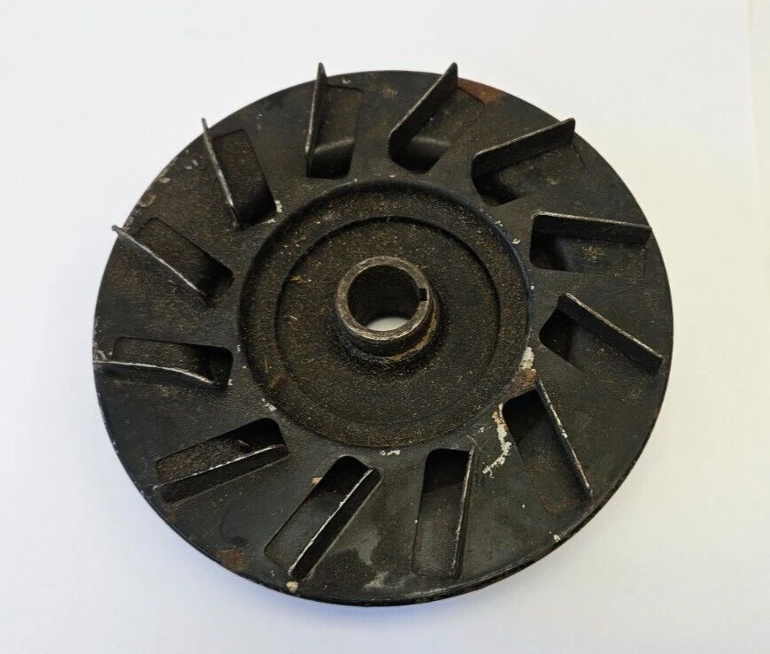 Chrysler Windsor New Yorker 1955-1956 polea generador 1345973 nuevo de stock Foto 3 de 4