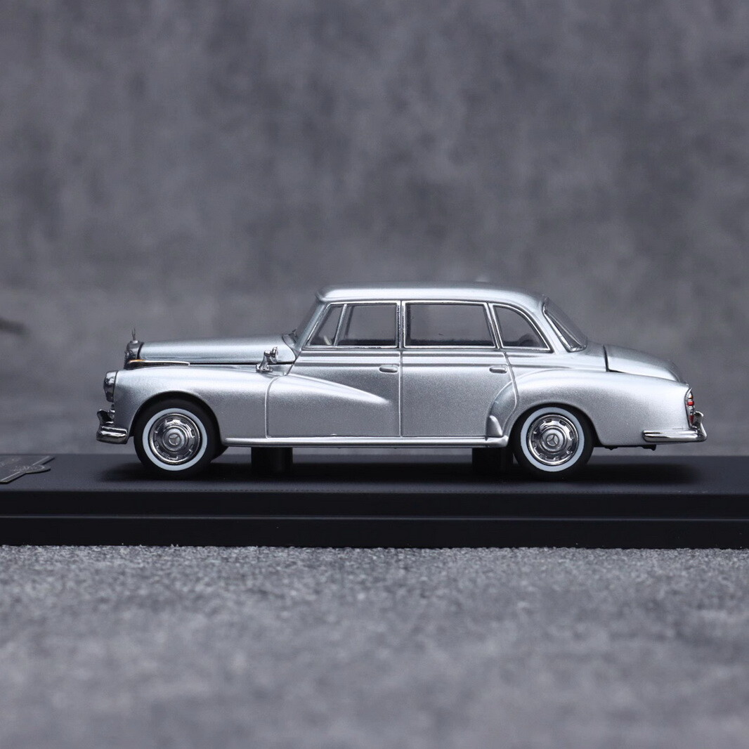 GFCC 1/64 Scale Mercedes-Benz 300D 1959 Silver Diecast Car