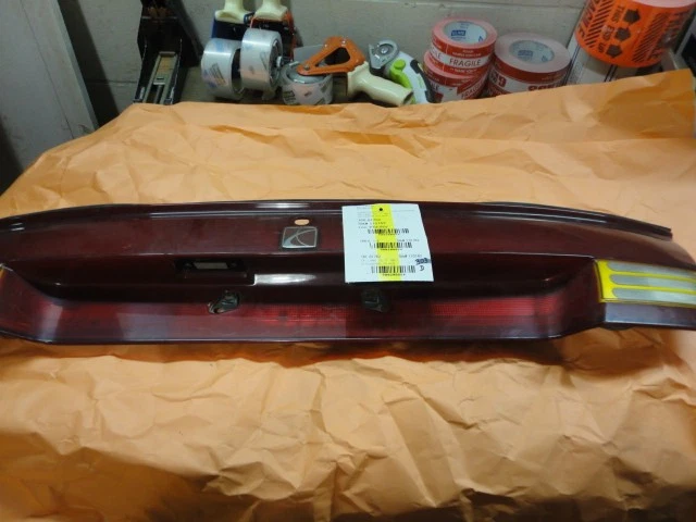 Luz trasera cupé montada en tapa emblema negro para 97-99 SATURN S SERIES 200854 Foto 3 de 4