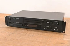 TASCAM CD-200i Rackmountable CD Player with iPod Dock CG01ULQ