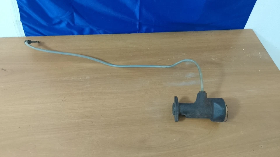 peugeot 404 clutch master cylinder DBA bendix nos - Image 2 of 4