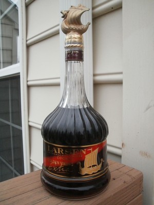 LARSEN Extra ''Golden Viking'' SEHR Alt SELTEN Schöne Cognac Flasche !!!