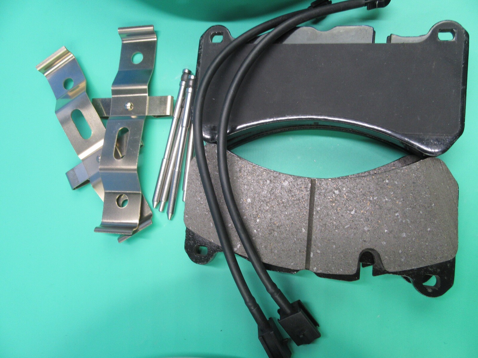 Maserati Gran Turismo Front Brake Pads & Rotors Service kit